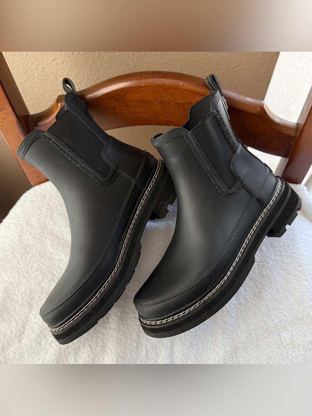 Hunter Women's Refined Stitch Chelsea Boots Size 7 Black